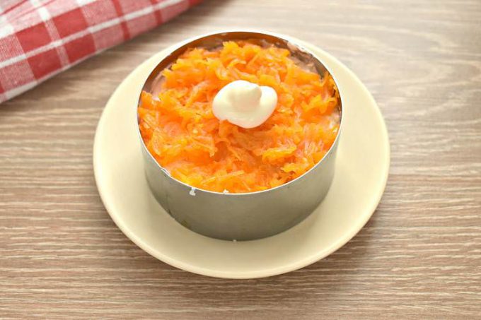 Листковий салат з куркою, буряком та гранатом