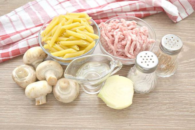Макарони по-флотськи з грибами та фаршем