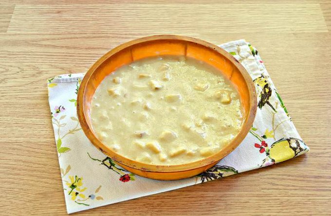 Манник на кефірі з яблуками в духовці