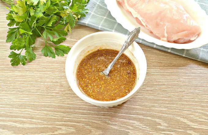 Маринад для курячої грудки з медом та гірчицею