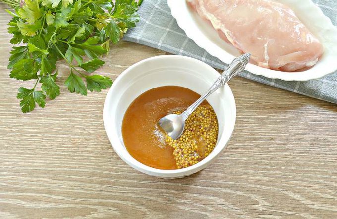 Маринад для курячої грудки з медом та гірчицею