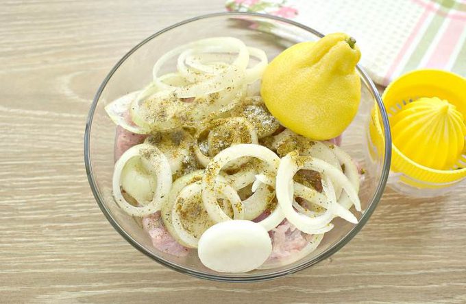 Маринад для шашлику зі свинини з аджикою