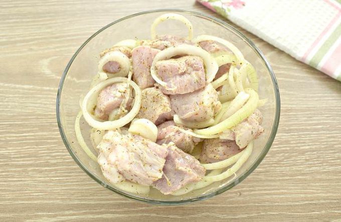 Маринад для шашлику зі свинини з аджикою