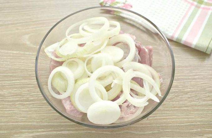 Маринад для шашлику зі свинини з аджикою