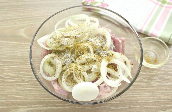 Маринад для шашлику зі свинини з аджикою