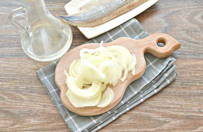 Маринована цибуля для солоного оселедця