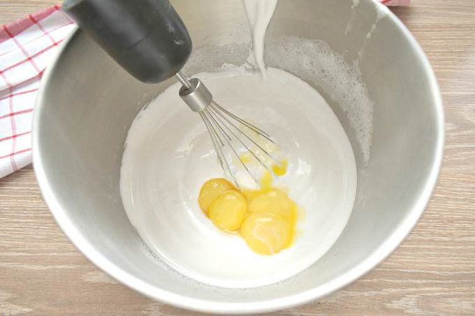 Медовий бісквіт для торта в мультиварці