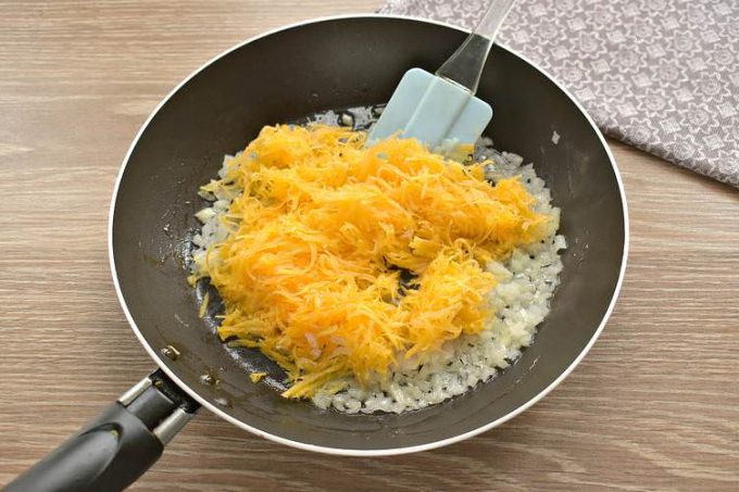 Мясні котлети з гарбузом на сковороді