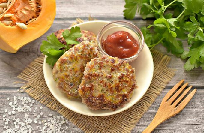 Мясні котлети з гарбузом на сковороді