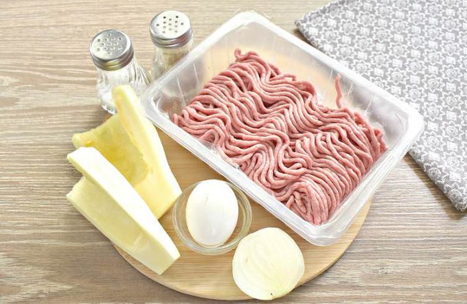 Мясні котлети з кабачком, запечені у духовці.