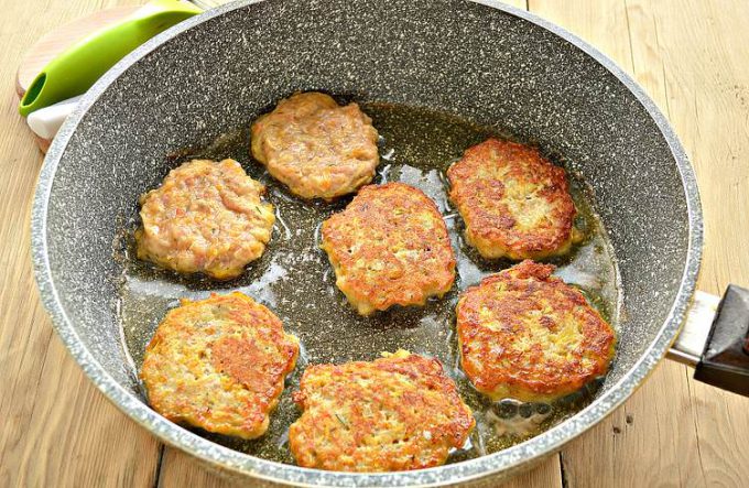 Мясні оладки з картоплею та гарбузом