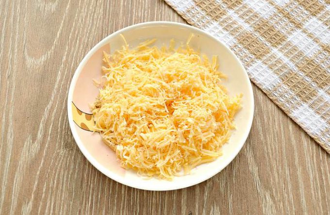 Мясні рулетики з ананасом
