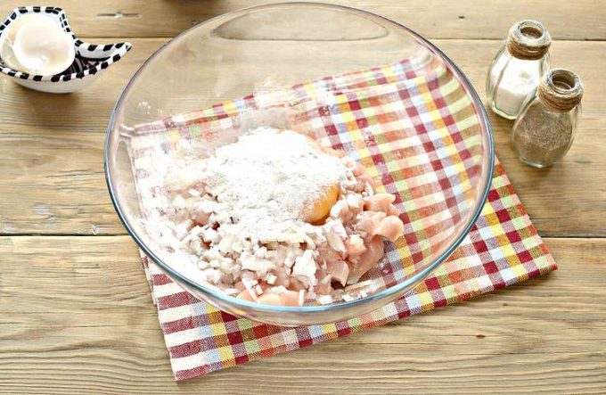 Мясо по-албанськи з курячої грудки
