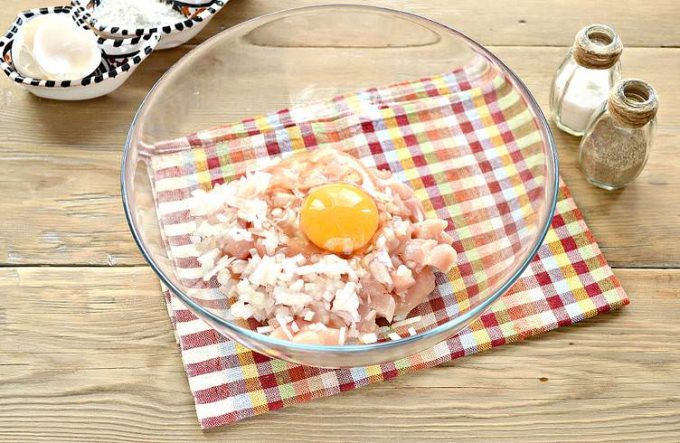 Мясо по-албанськи з курячої грудки