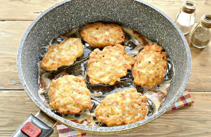 Мясо по-албанськи з курячої грудки
