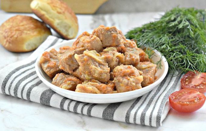 Мясо по-гусарськи на сковороді