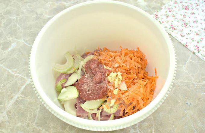 Мясо по-гусарськи на сковороді