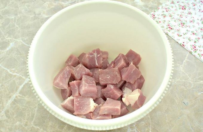 Мясо по-гусарськи на сковороді