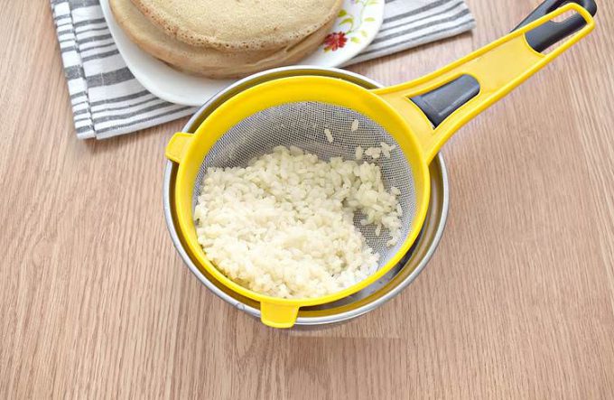 Млинці, фаршировані фаршем та рисом