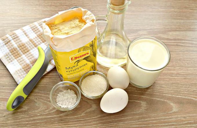 Млинці на кукурудзяному борошні з молоком