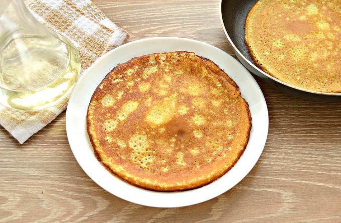 Млинці на кукурудзяному борошні з молоком
