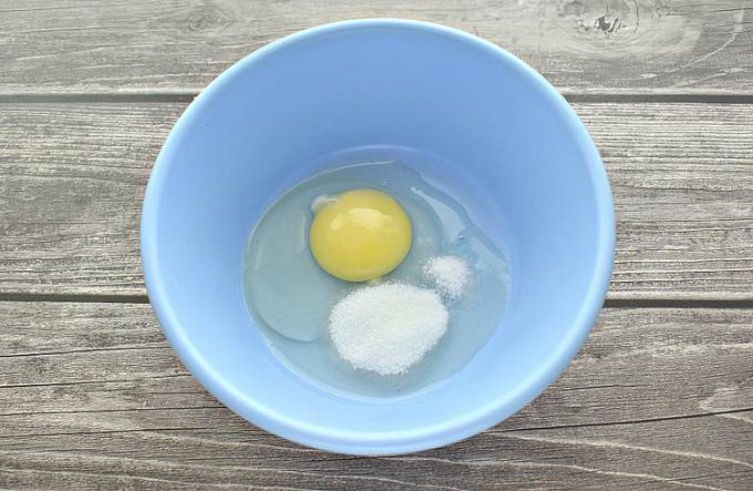 Млинці на воді з яйцями