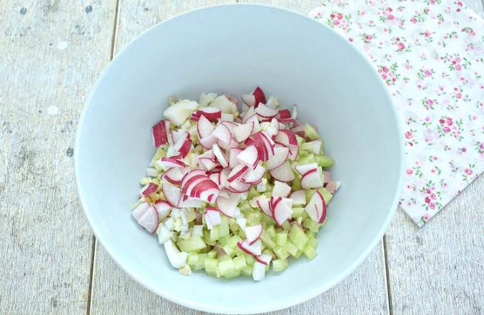 Окрошка з ковбасою (на оцті)