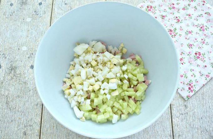 Окрошка з ковбасою (на оцті)