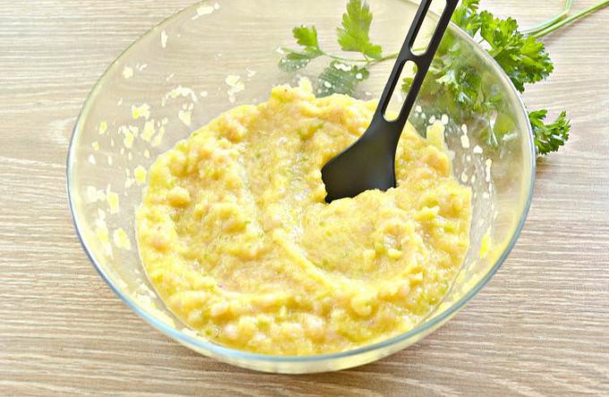 Оладки з курячої грудки та кабачка