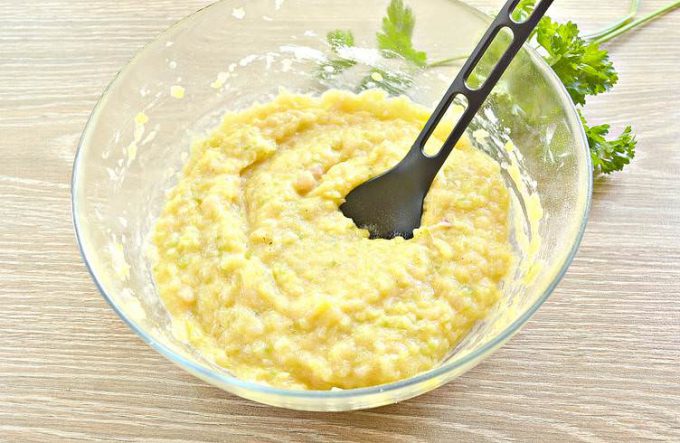 Оладки з курячої грудки та кабачка