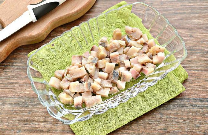 Оселедець під шубою з волоськими горіхами
