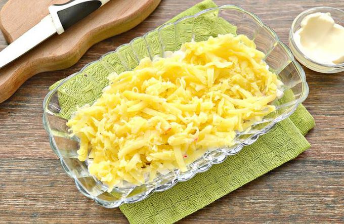 Оселедець під шубою з волоськими горіхами