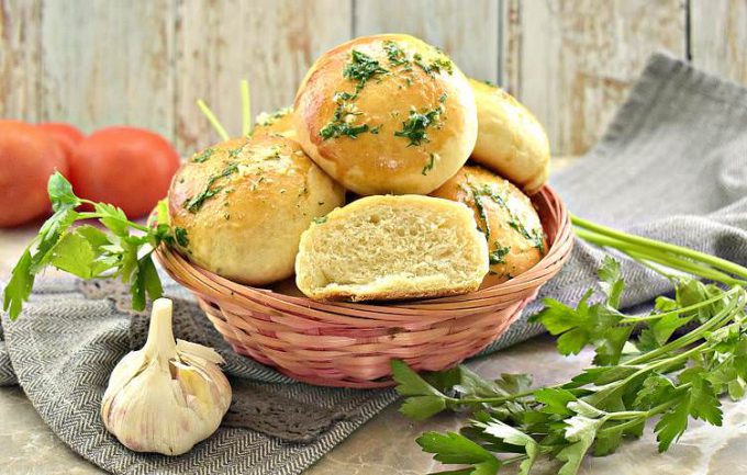 Пампушки з часником та зеленню в духовці