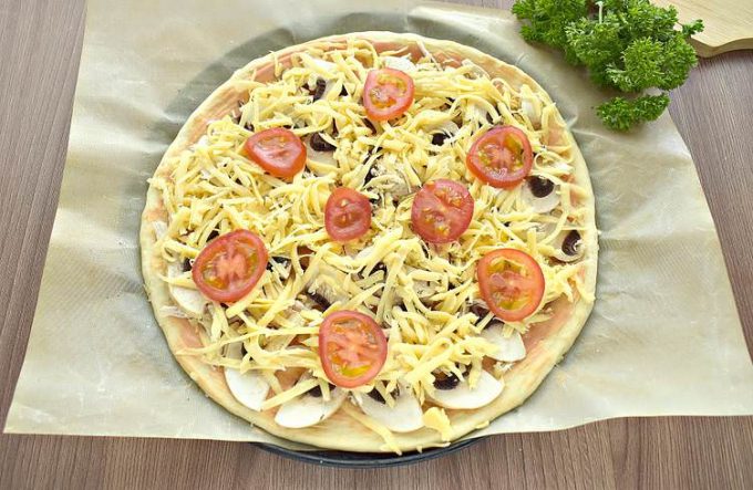 Піца з куркою та грибами