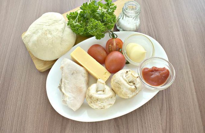 Піца з куркою та грибами