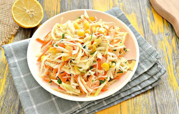Пісний салат з редькою та кукурудзою