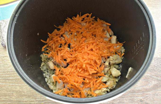 Плов із перловки з куркою в мультиварці