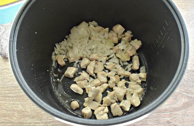 Плов із перловки з куркою в мультиварці