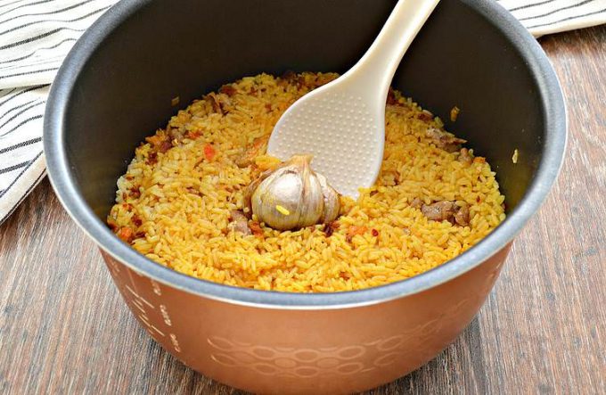 Плов зі свининою в мультиварці