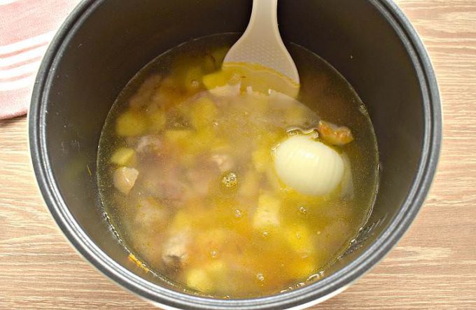 Рисовий суп з мясом у мультиварці