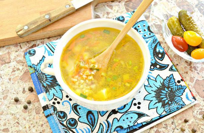 Розсольник на мясному бульйоні з булгуром