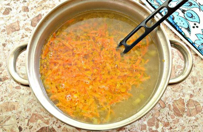 Розсольник на мясному бульйоні з булгуром