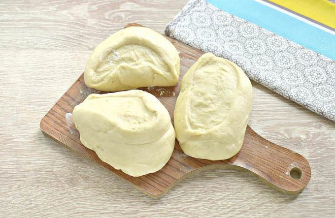 Рулетики із дріжджового тіста з корицею в духовці