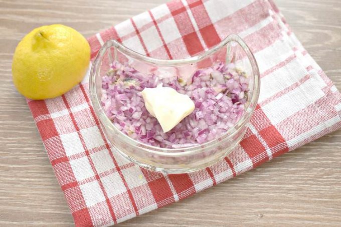 Салат Мімоза із зеленим горошком