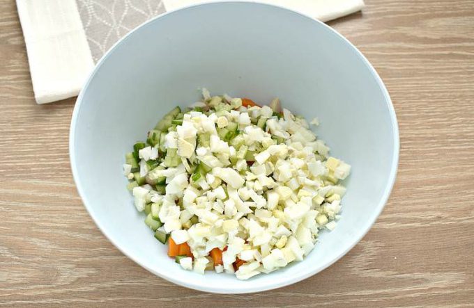 Салат з куркою та морквою без майонезу