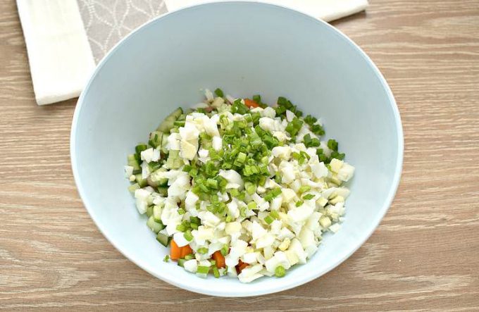 Салат з куркою та морквою без майонезу