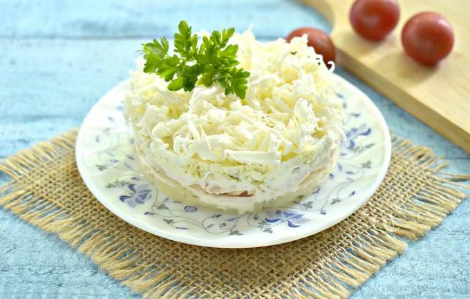 Салат з куркою та плавленим сиром