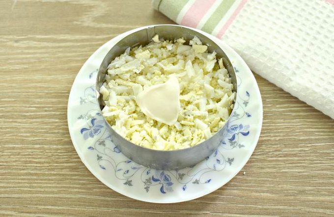 Салат з куркою та плавленим сиром