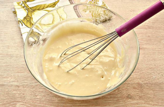 Шарлотка з ананасом