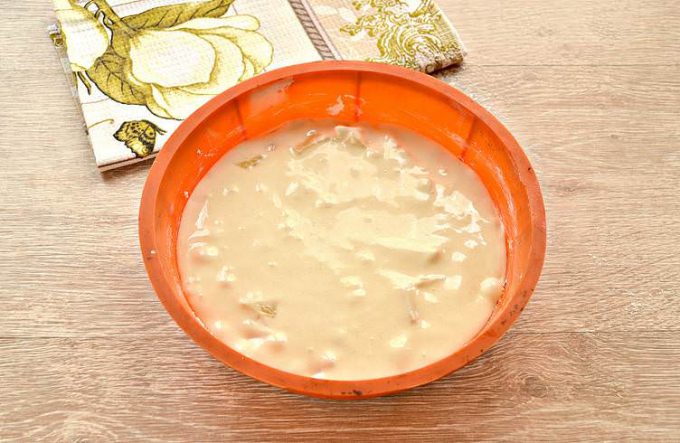 Шарлотка з ананасом